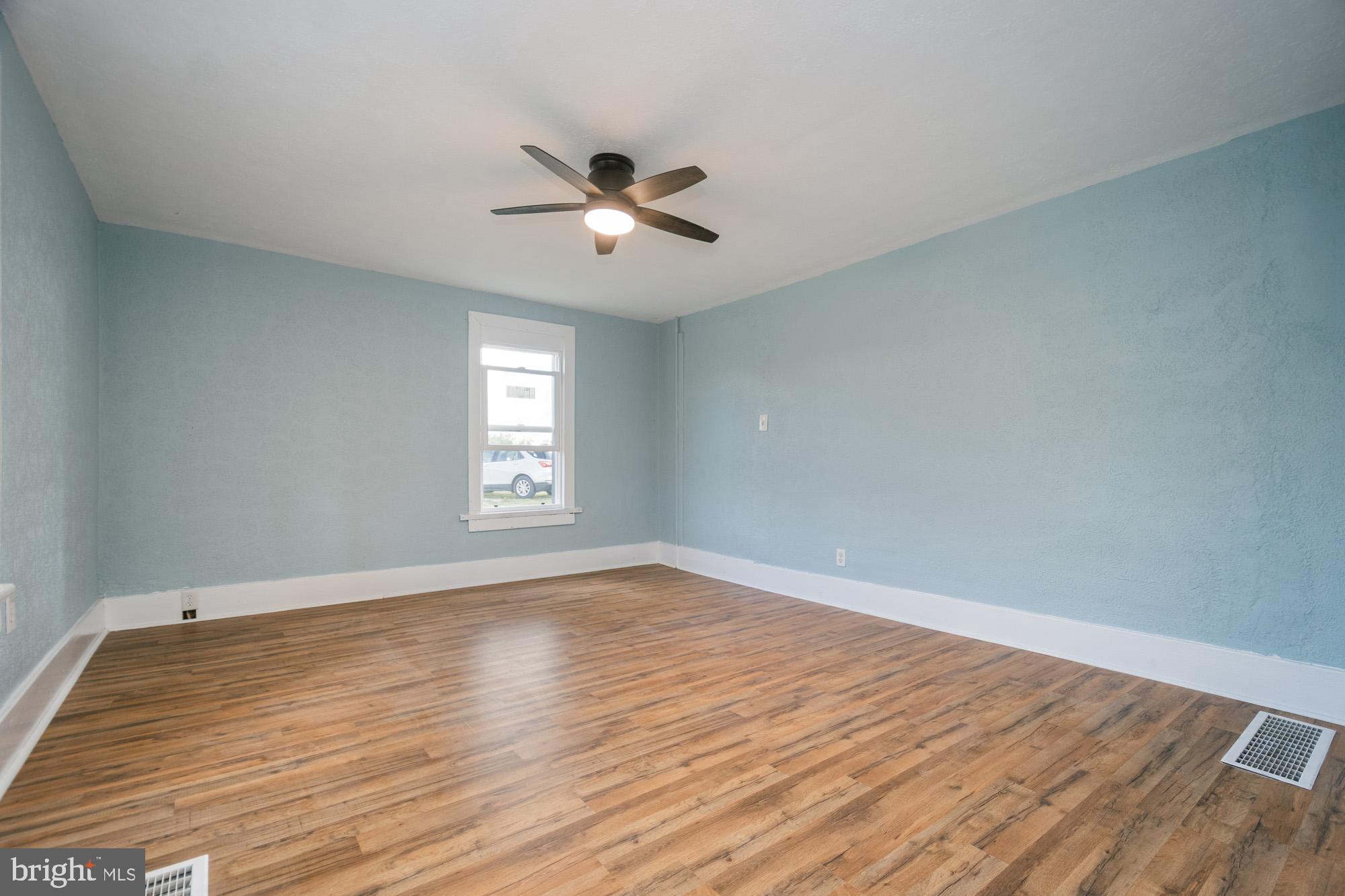 1040 OLD MORGANTOWN ROAD W