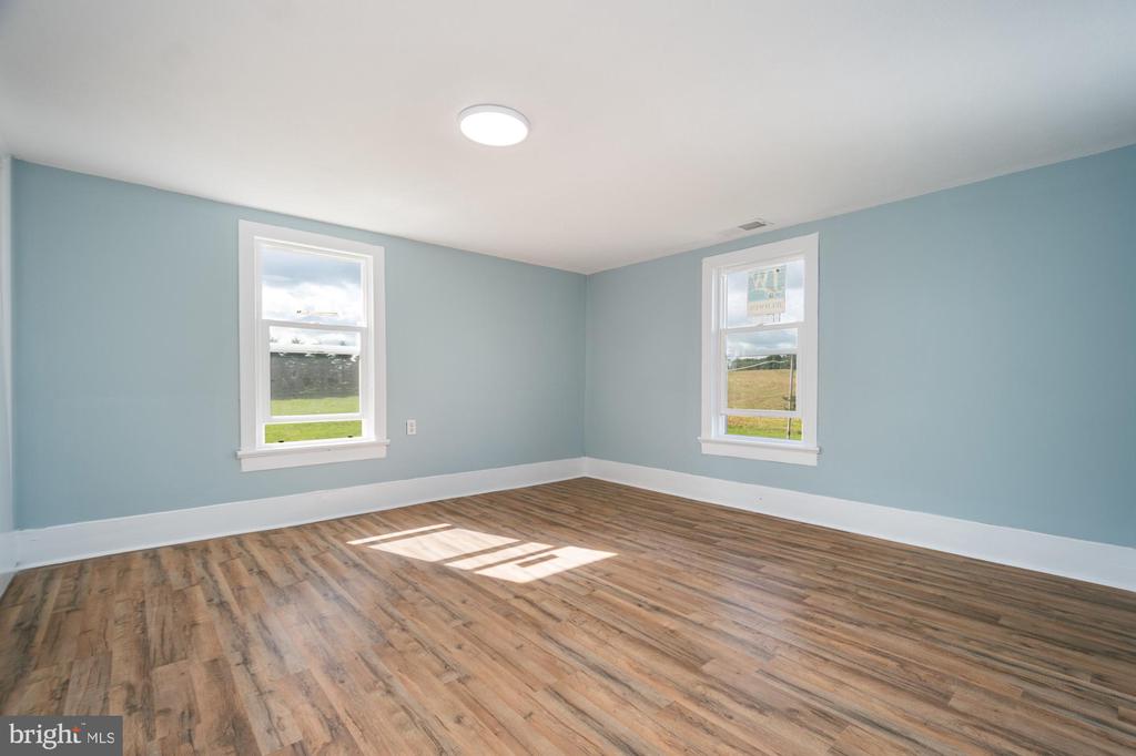 1040 OLD MORGANTOWN ROAD W