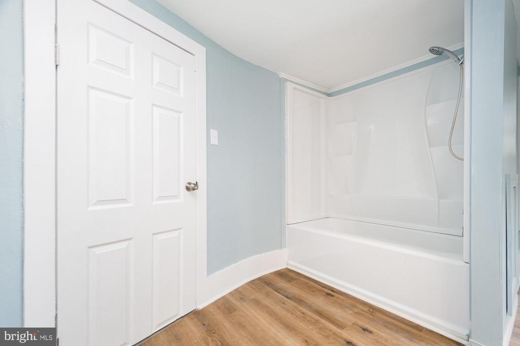 1040 OLD MORGANTOWN ROAD W