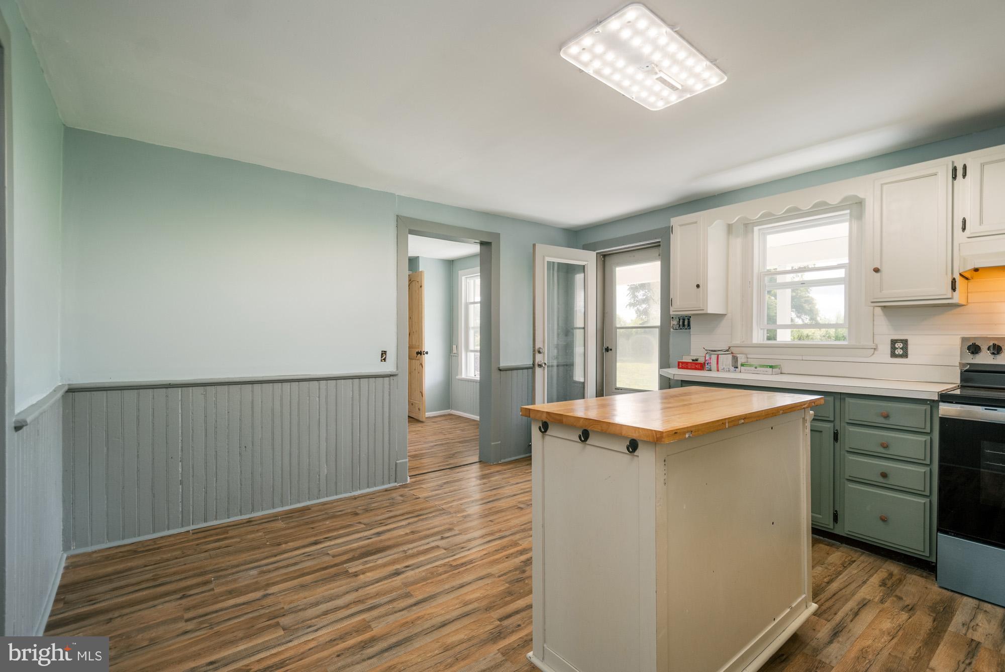 1040 OLD MORGANTOWN ROAD W