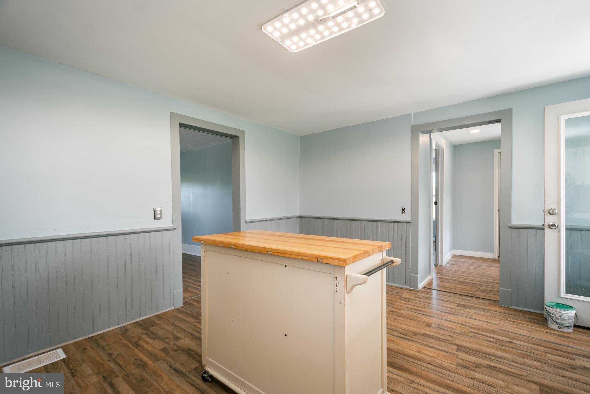 1040 OLD MORGANTOWN ROAD W