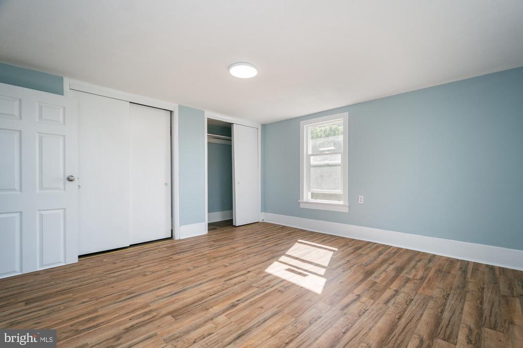1040 OLD MORGANTOWN ROAD W