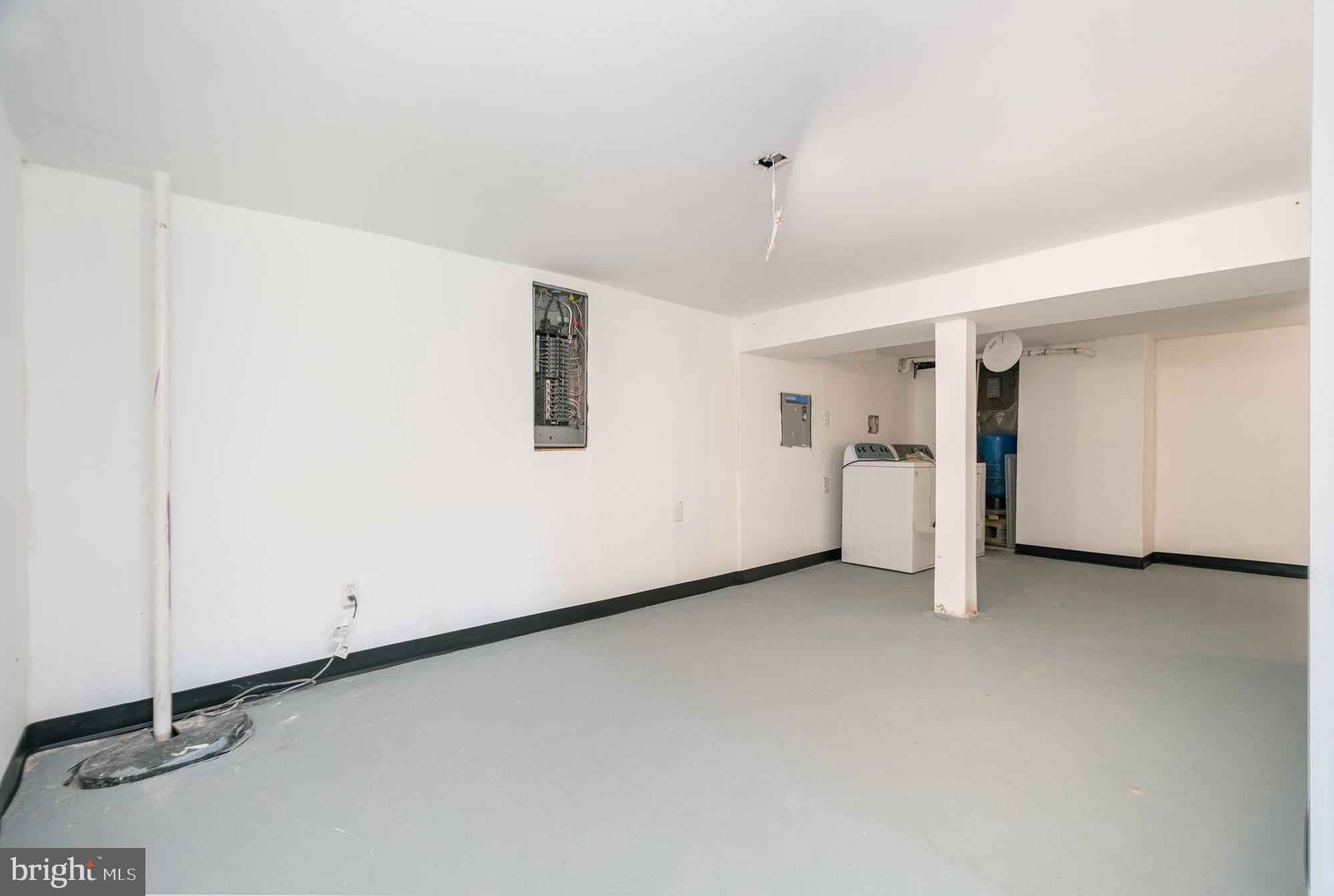 1040 OLD MORGANTOWN ROAD W