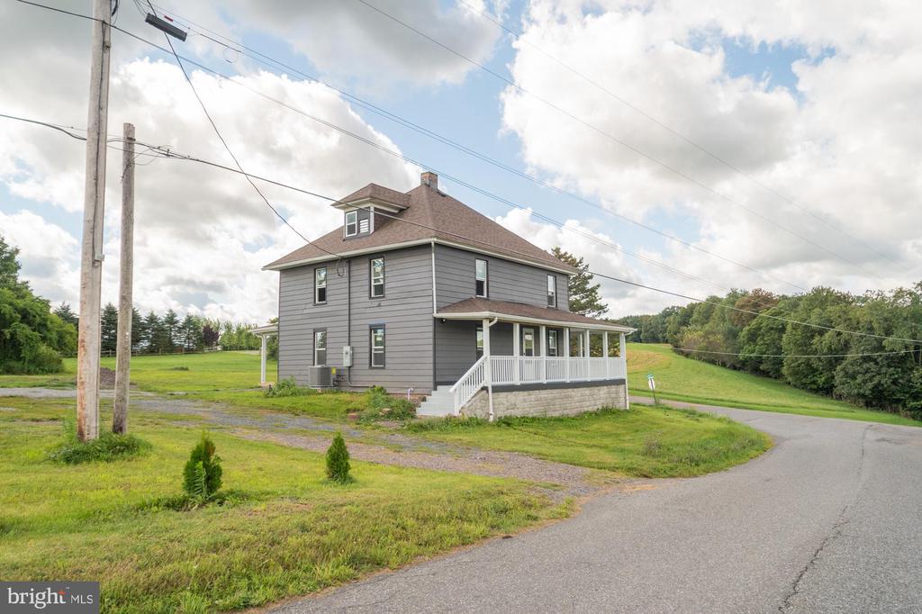 1040 OLD MORGANTOWN ROAD W