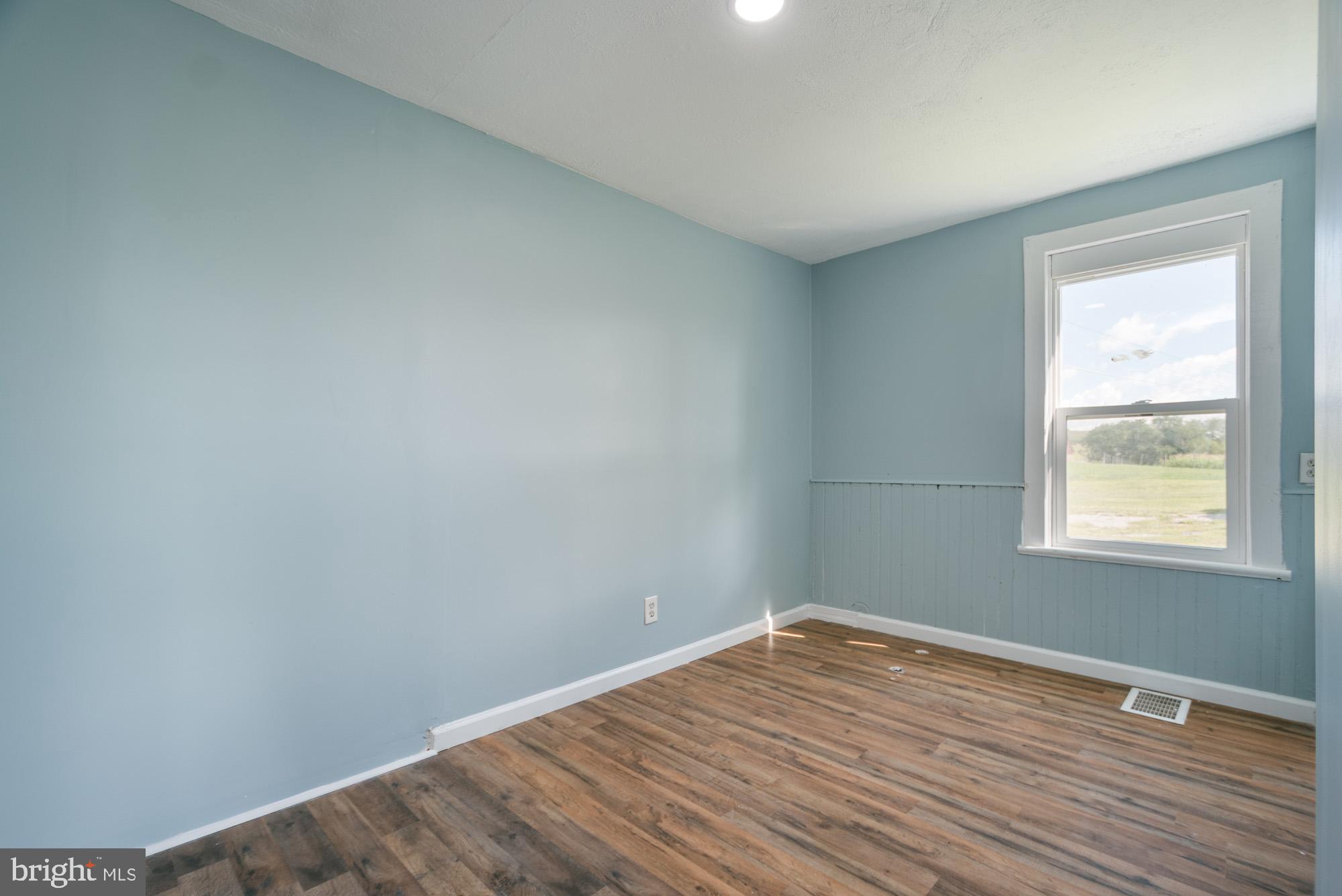 1040 OLD MORGANTOWN ROAD W