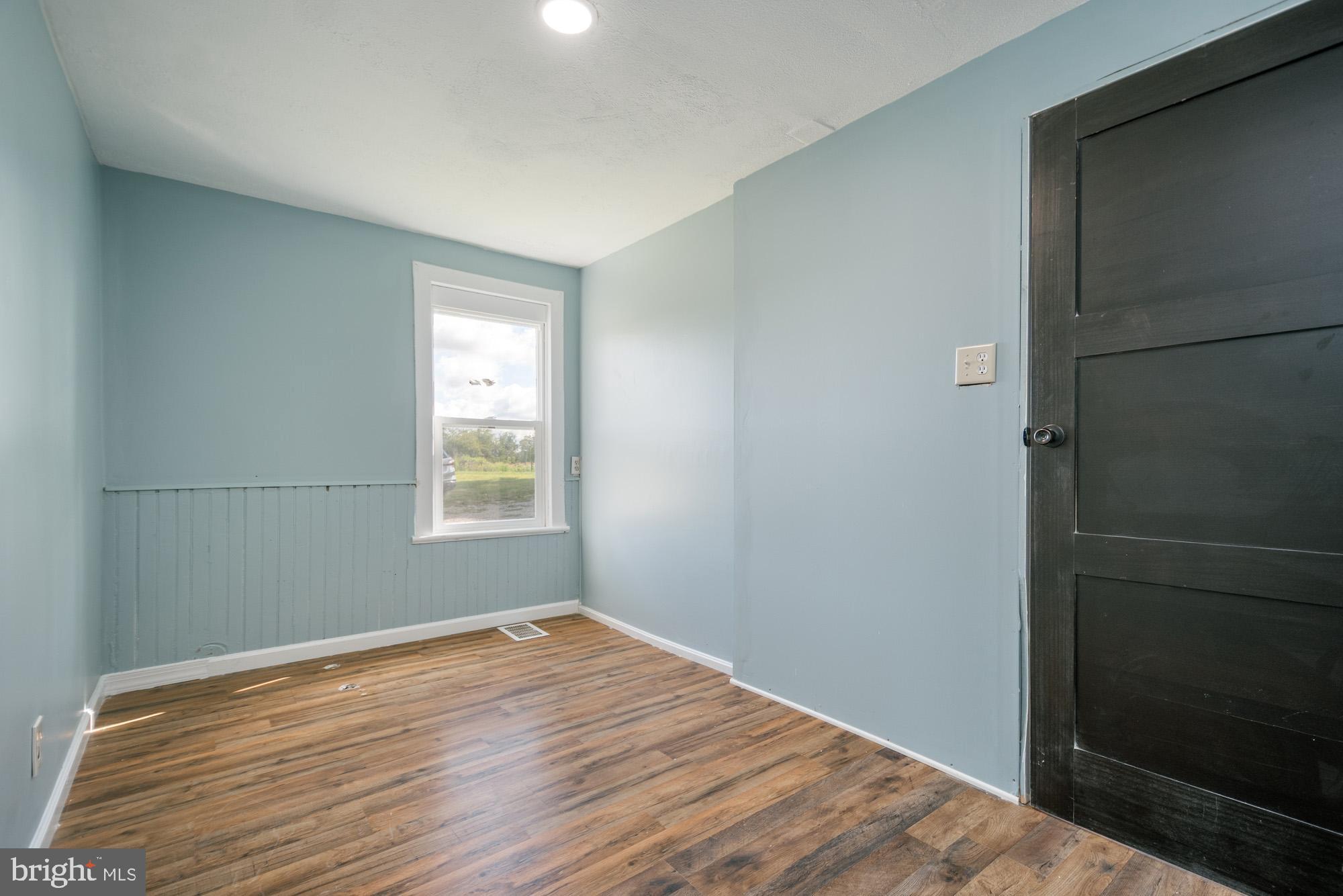 1040 OLD MORGANTOWN ROAD W