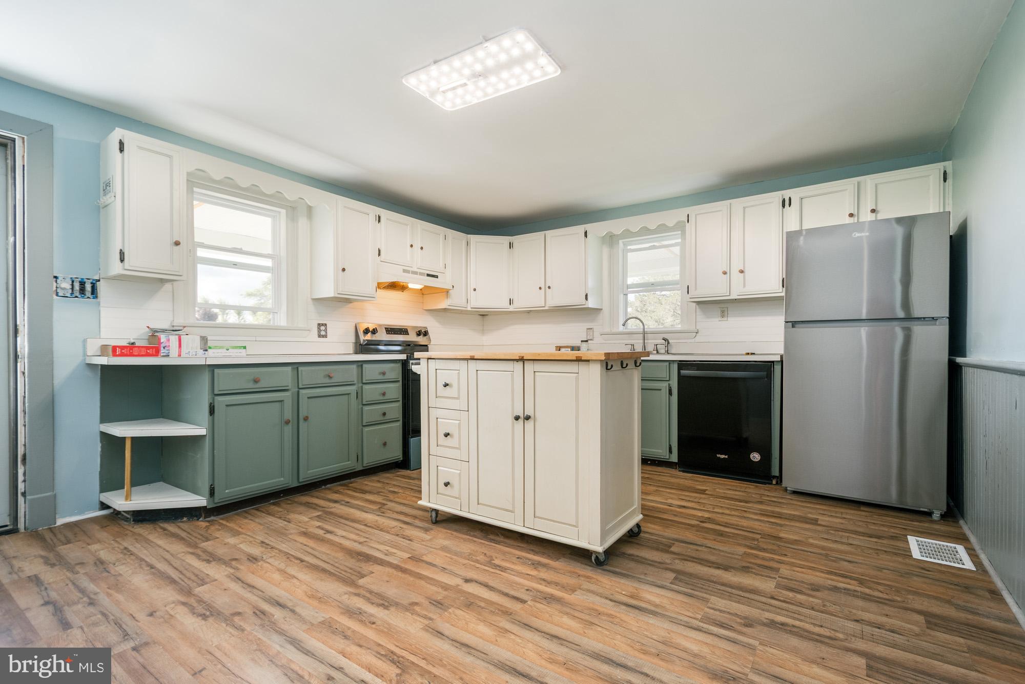 1040 OLD MORGANTOWN ROAD W