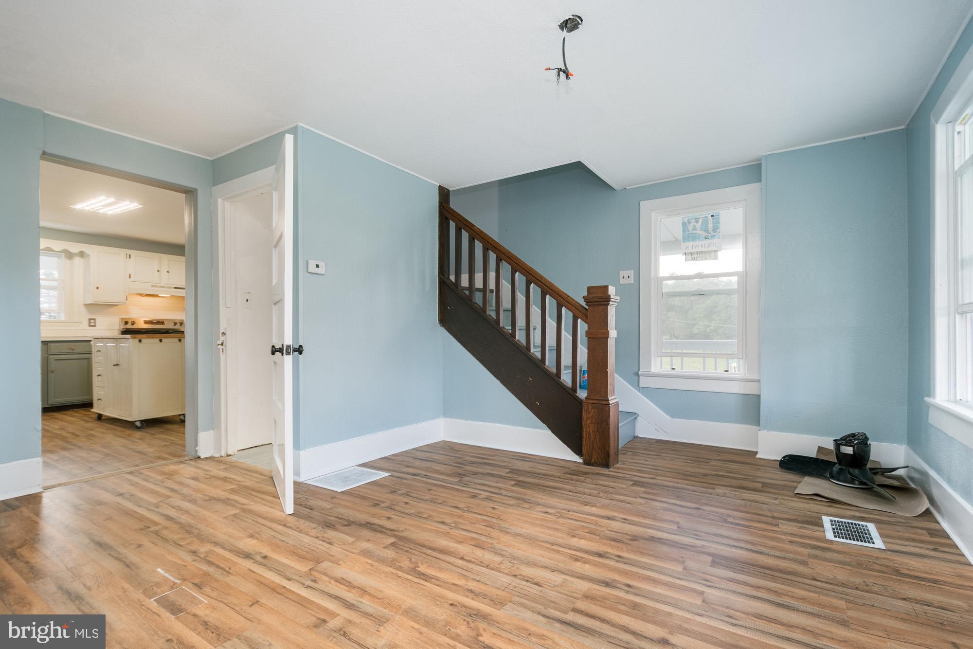 1040 OLD MORGANTOWN ROAD W