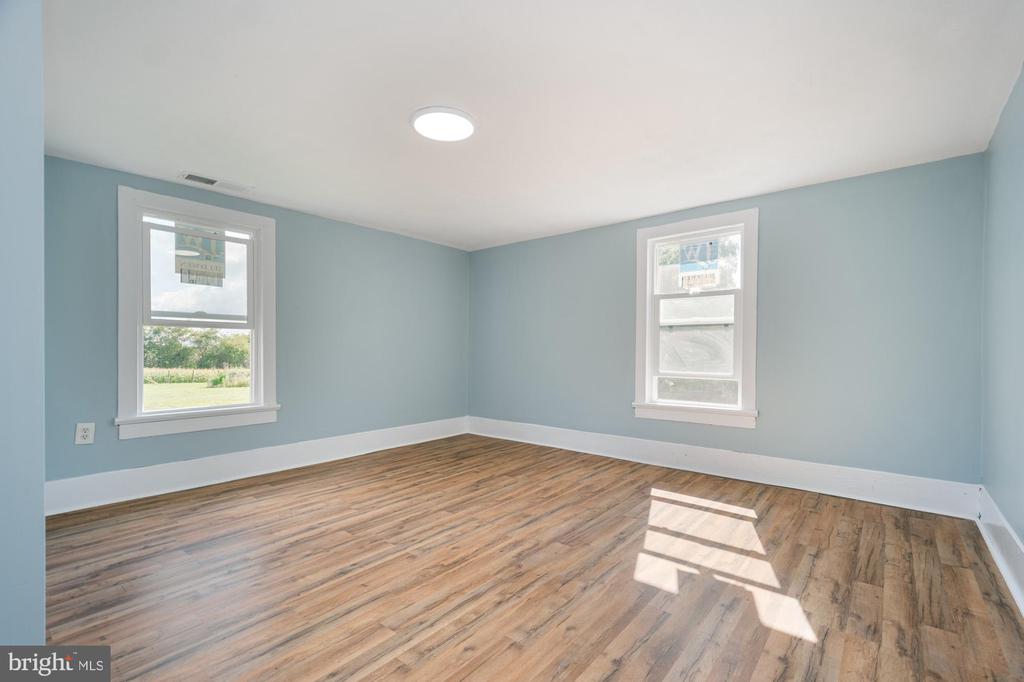 1040 OLD MORGANTOWN ROAD W