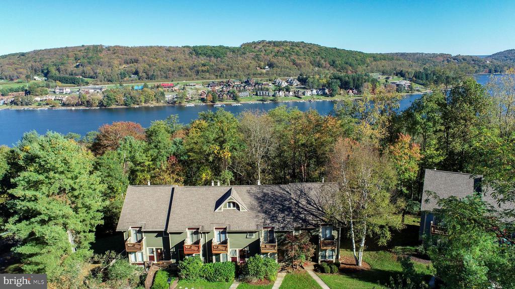 5 LAKEVIEW COURT 5C