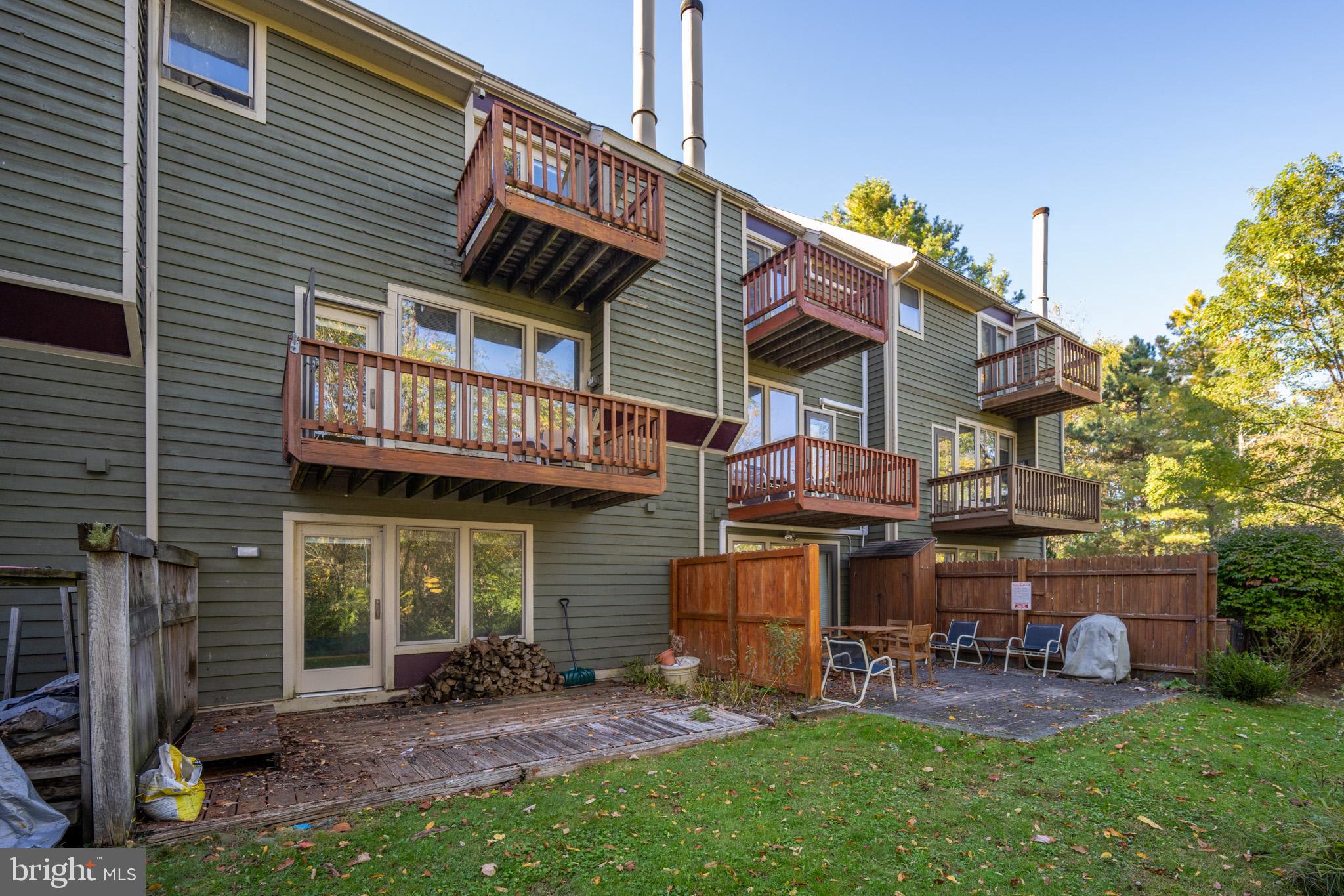 5 LAKEVIEW COURT 5C