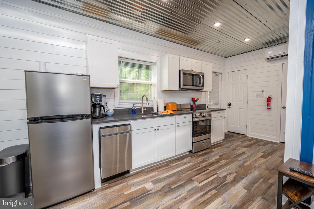 2195 GLENDALE ROAD