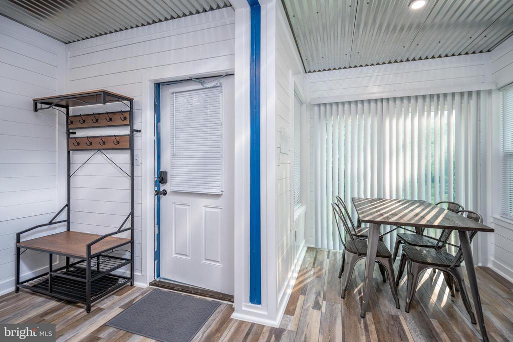2195 GLENDALE ROAD