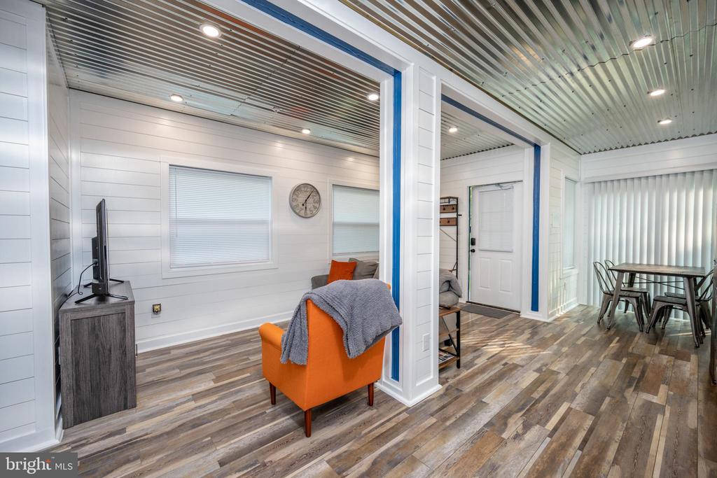 2195 GLENDALE ROAD