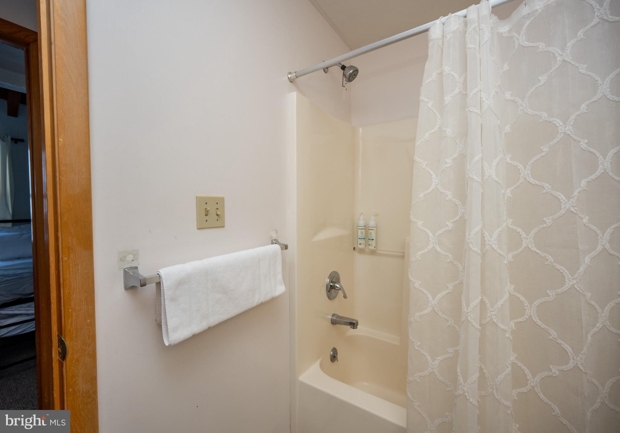 127 JEFFREY LANE 18C