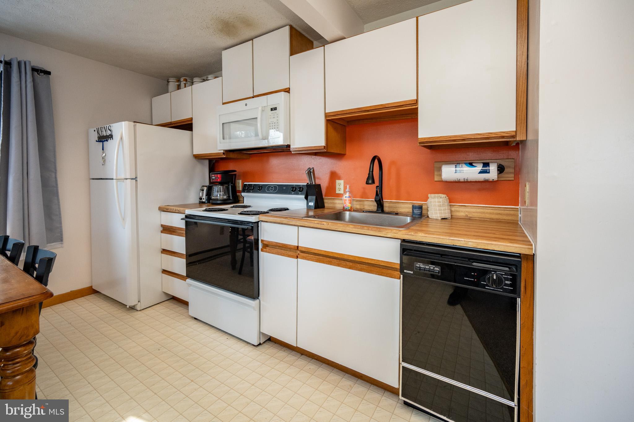 127 JEFFREY LANE 18C