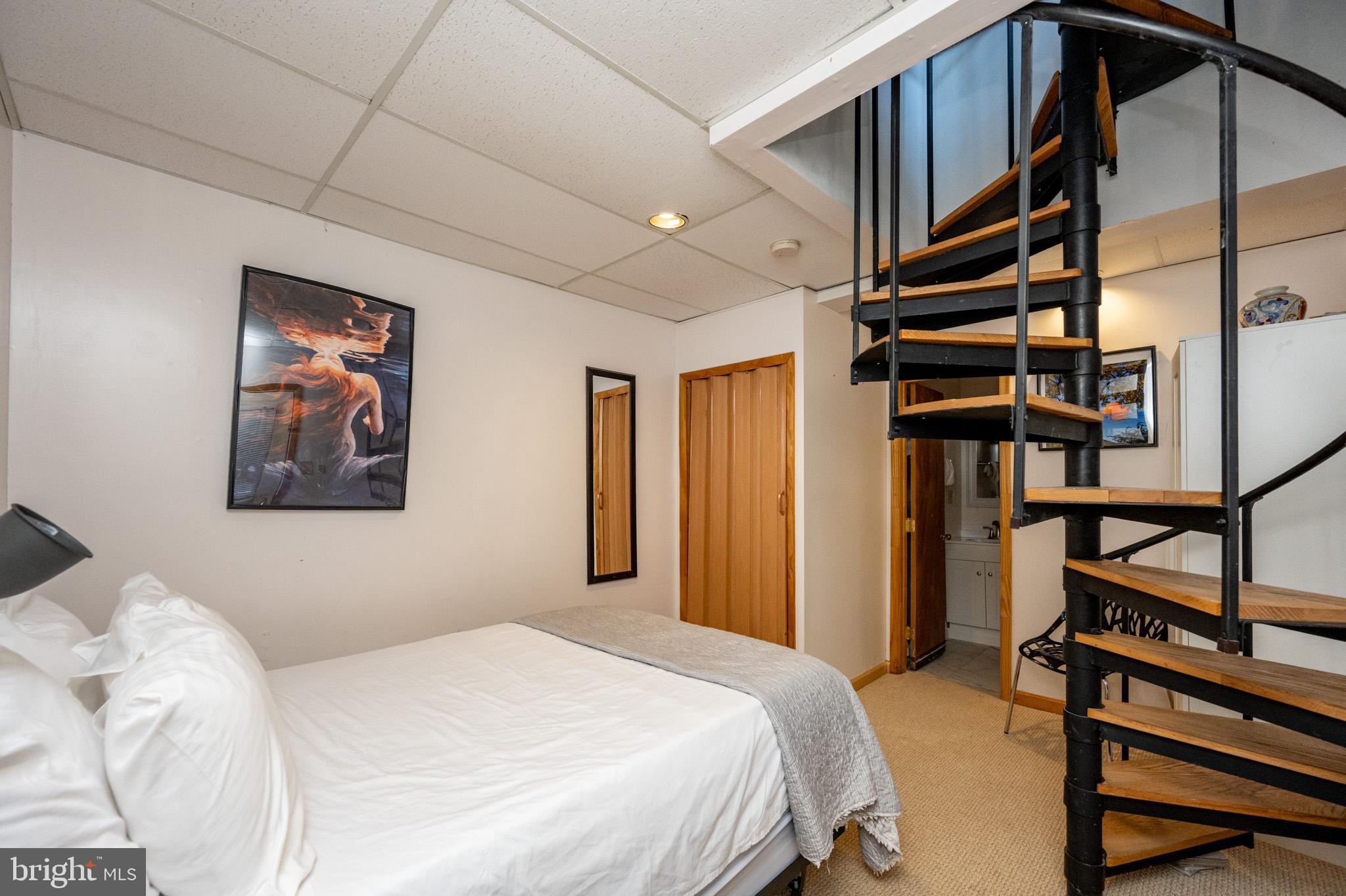 127 JEFFREY LANE 18C