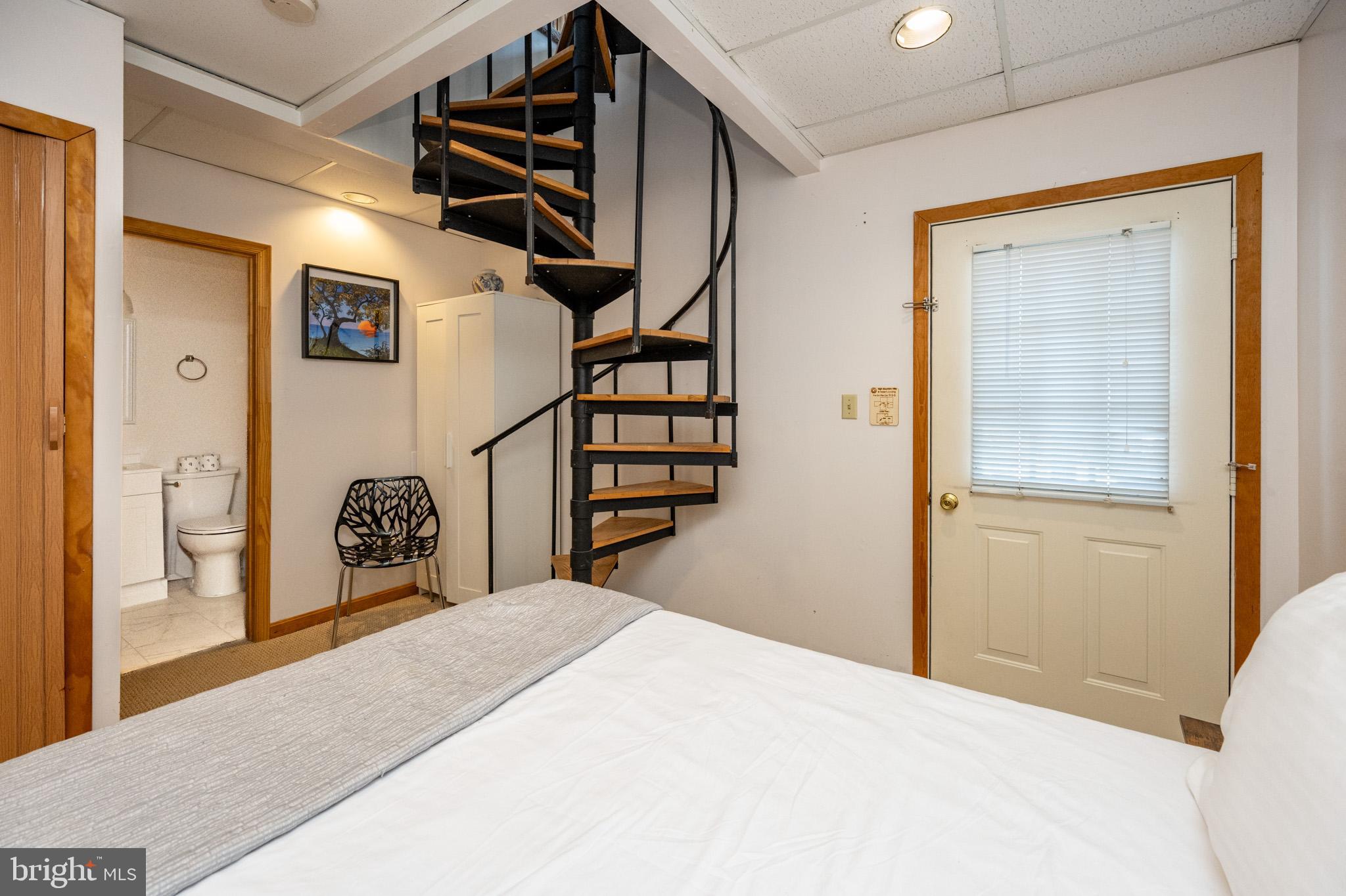 127 JEFFREY LANE 18C