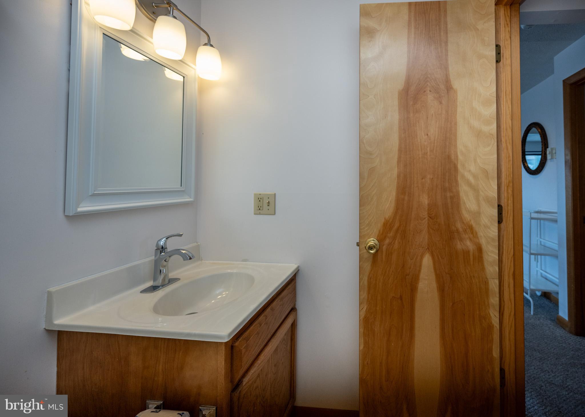 127 JEFFREY LANE 18C