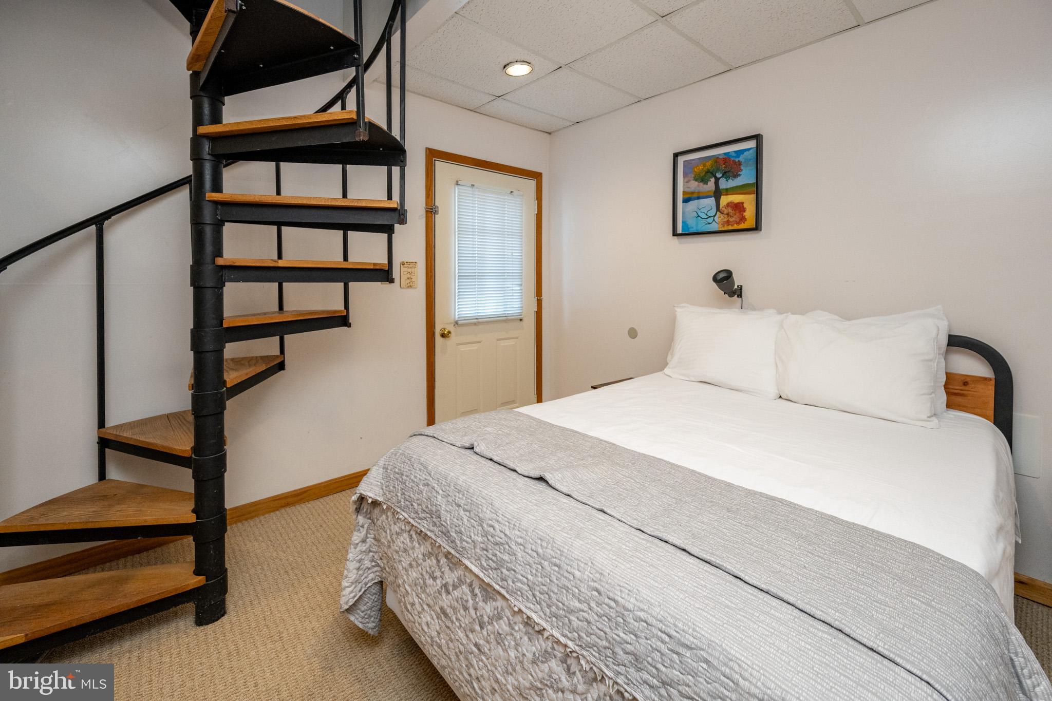 127 JEFFREY LANE 18C