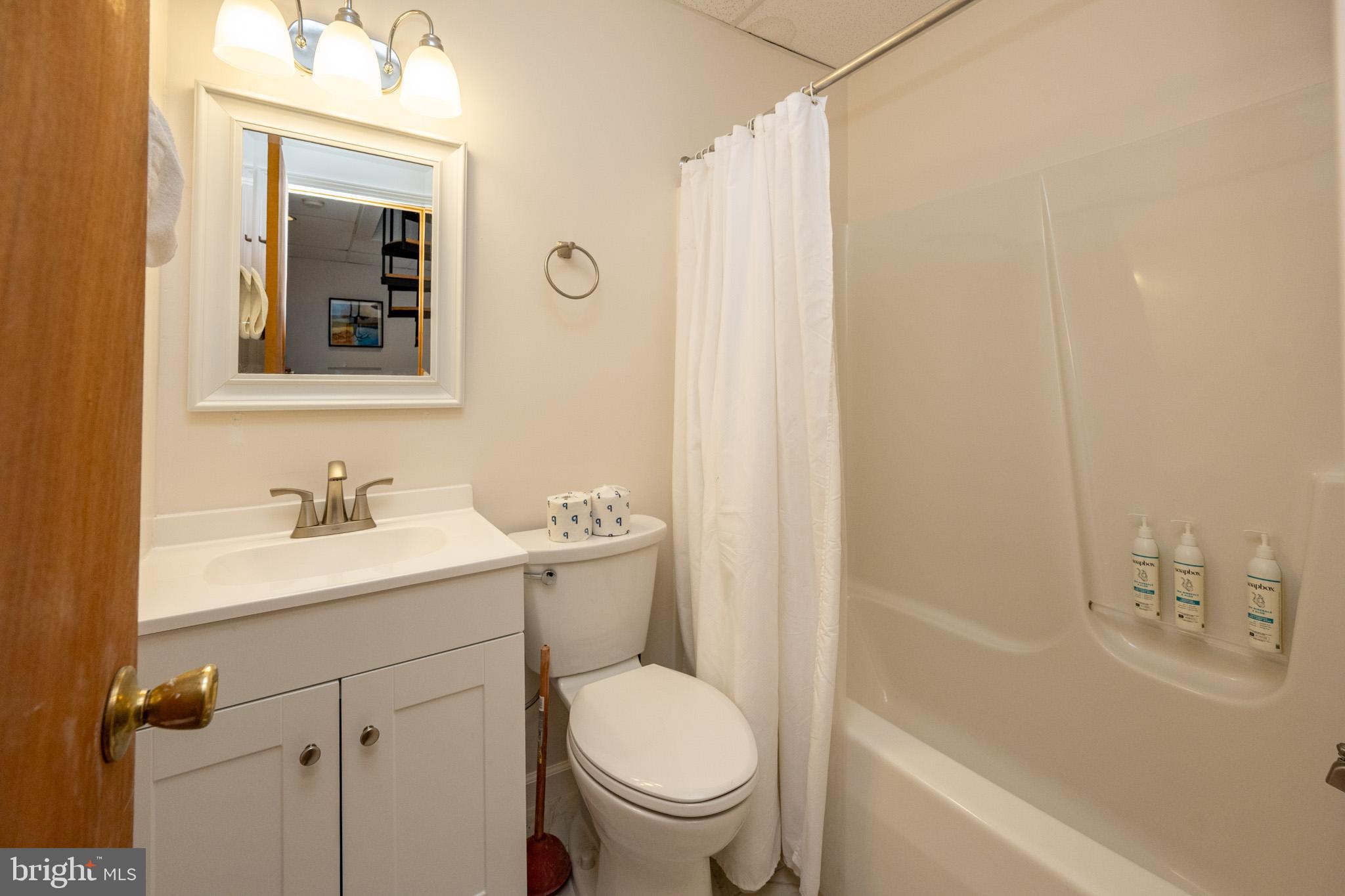 127 JEFFREY LANE 18C