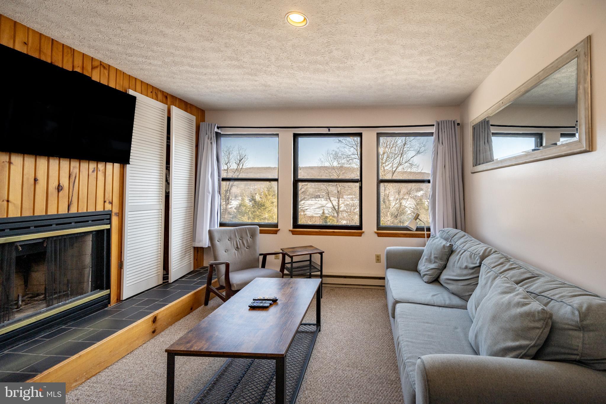 127 JEFFREY LANE 18C