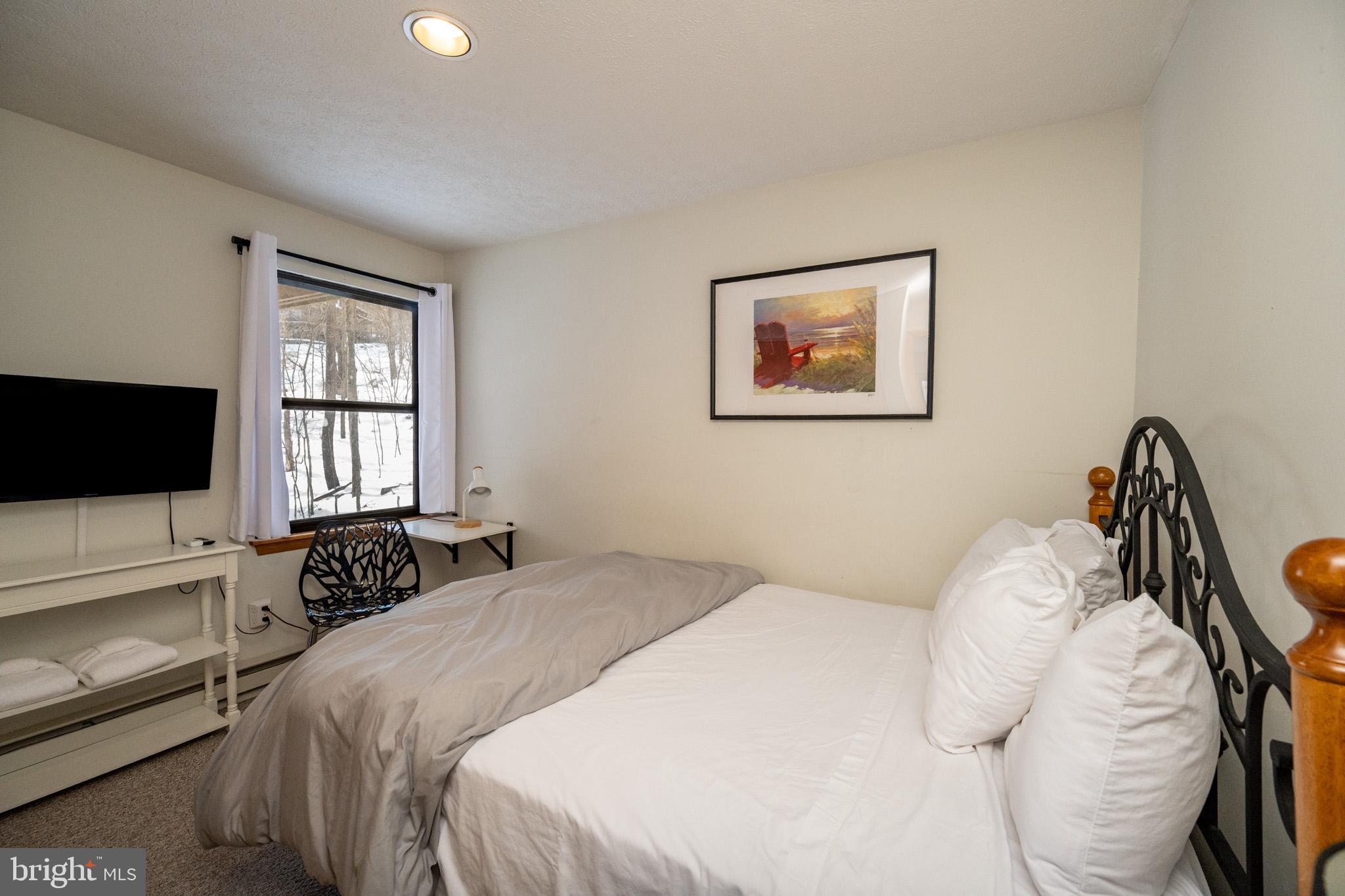 127 JEFFREY LANE 18C