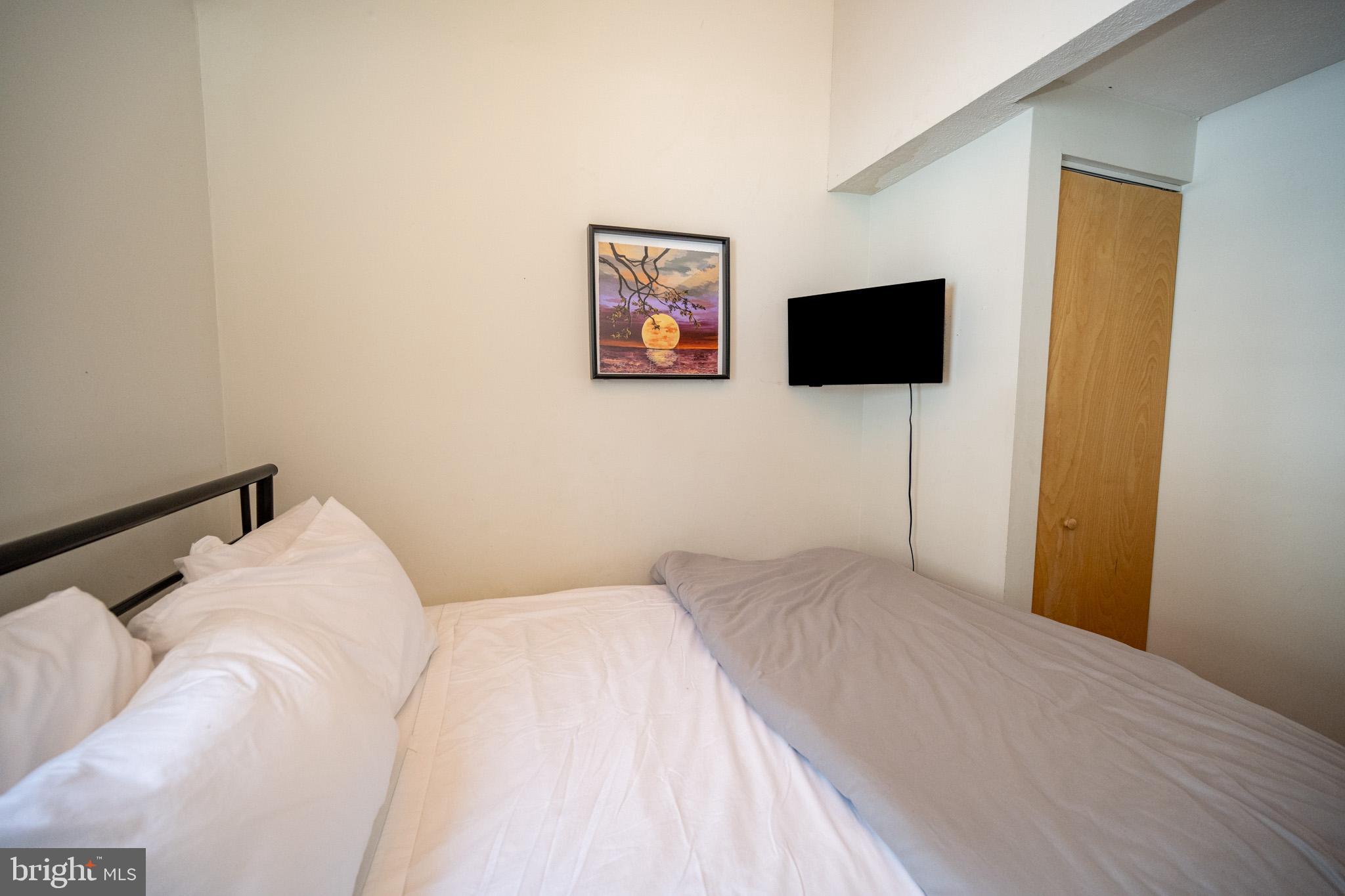 127 JEFFREY LANE 18C