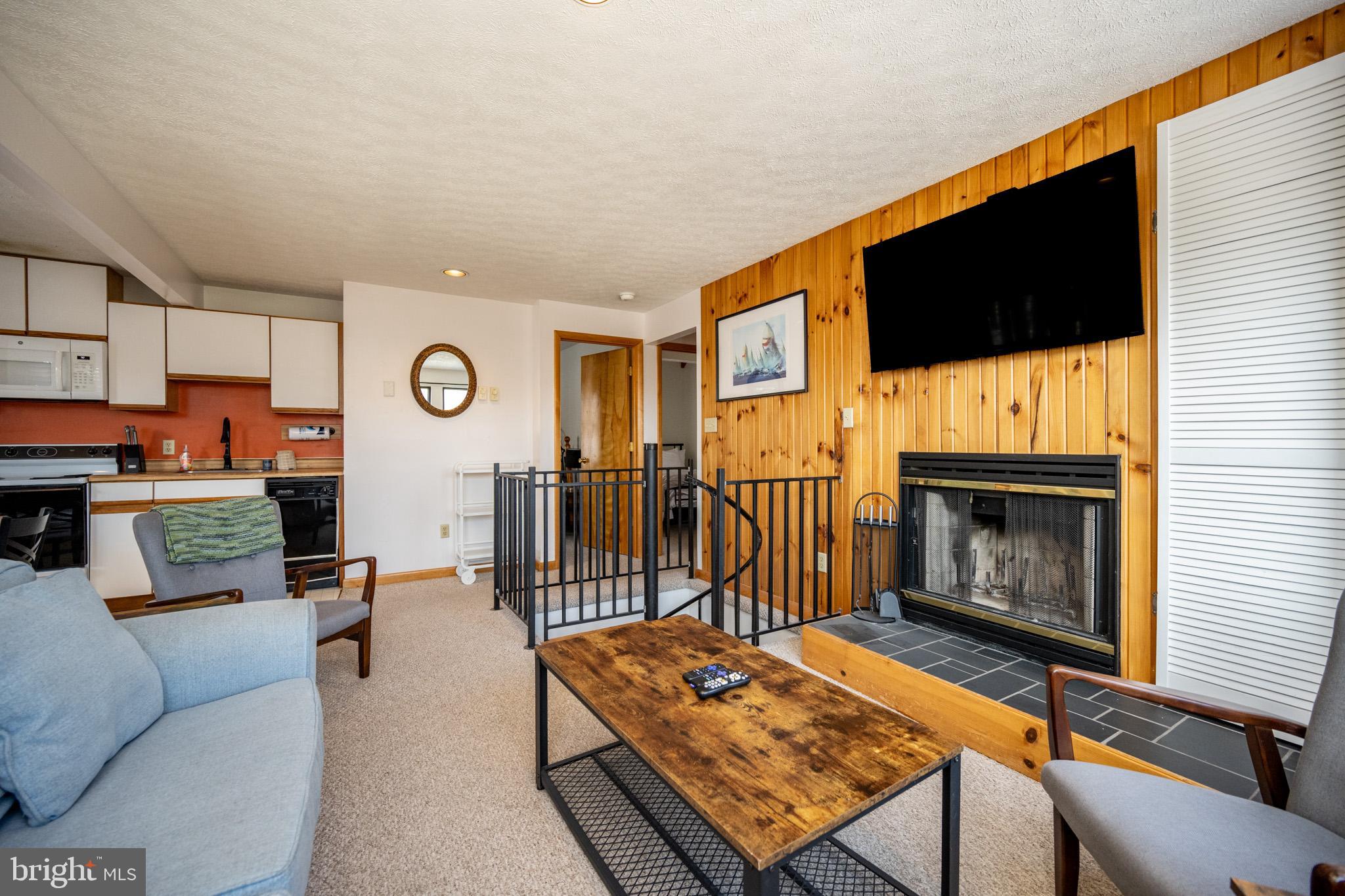 127 JEFFREY LANE 18C