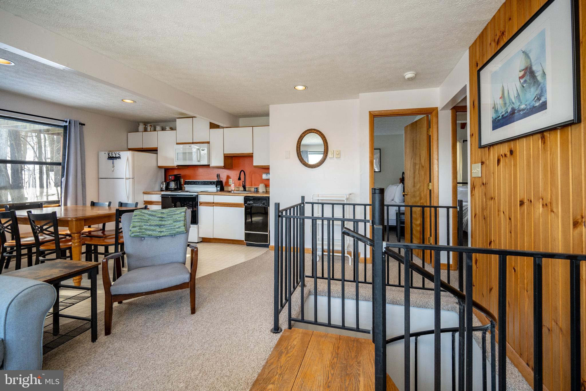 127 JEFFREY LANE 18C