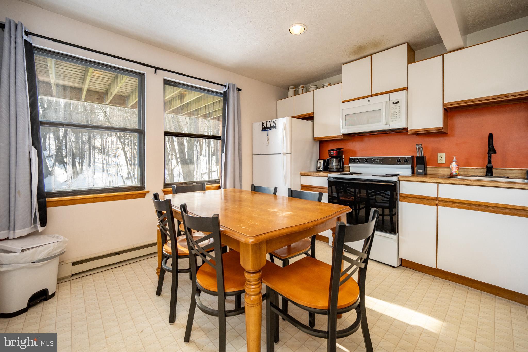 127 JEFFREY LANE 18C