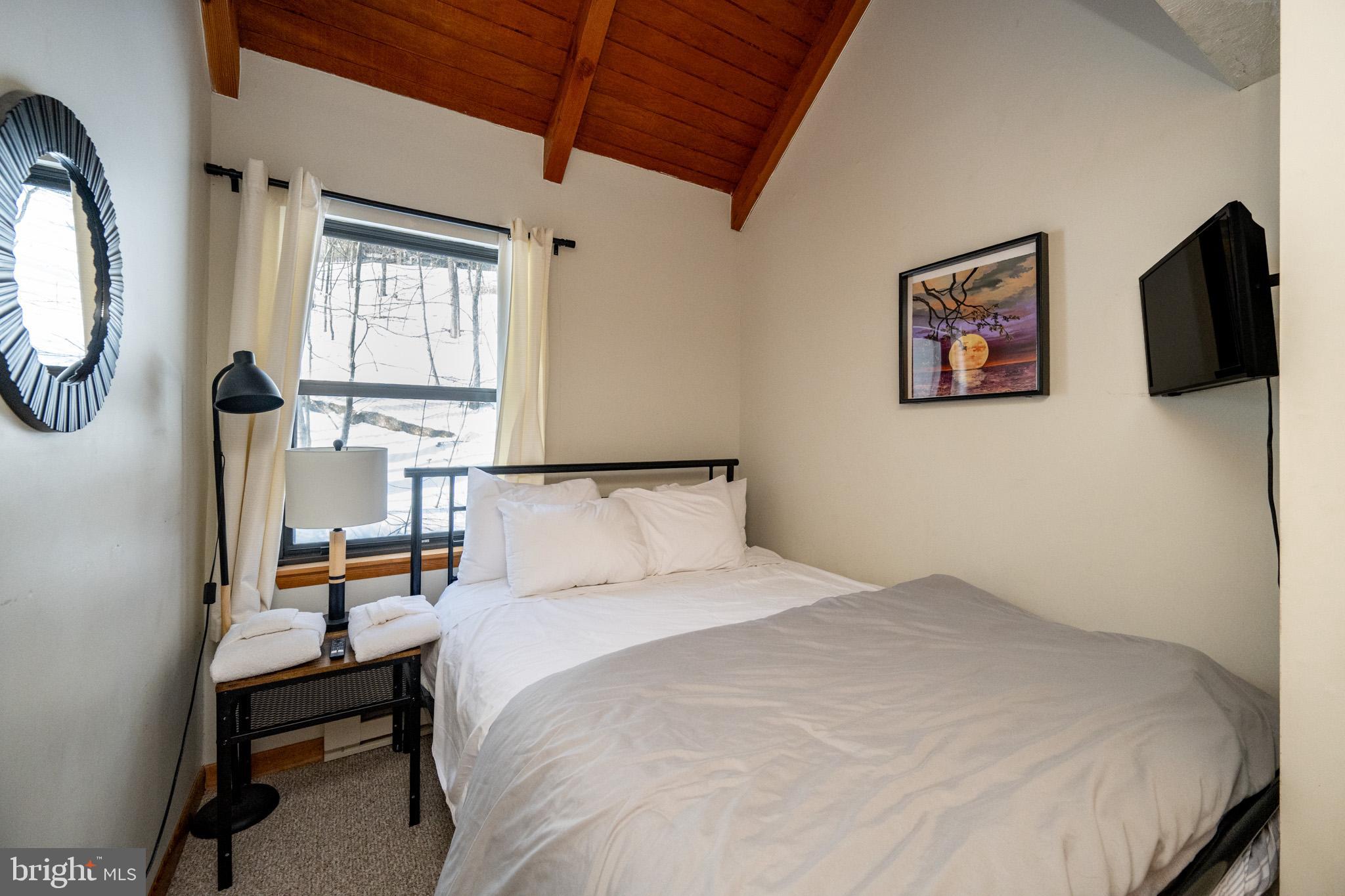 127 JEFFREY LANE 18C