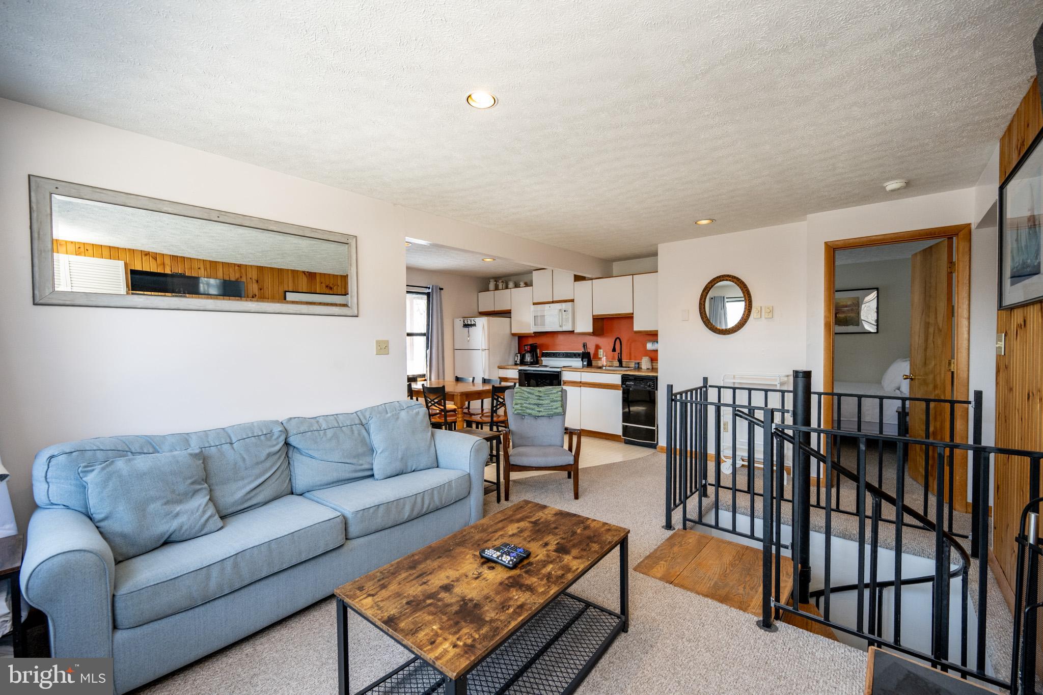 127 JEFFREY LANE 18C