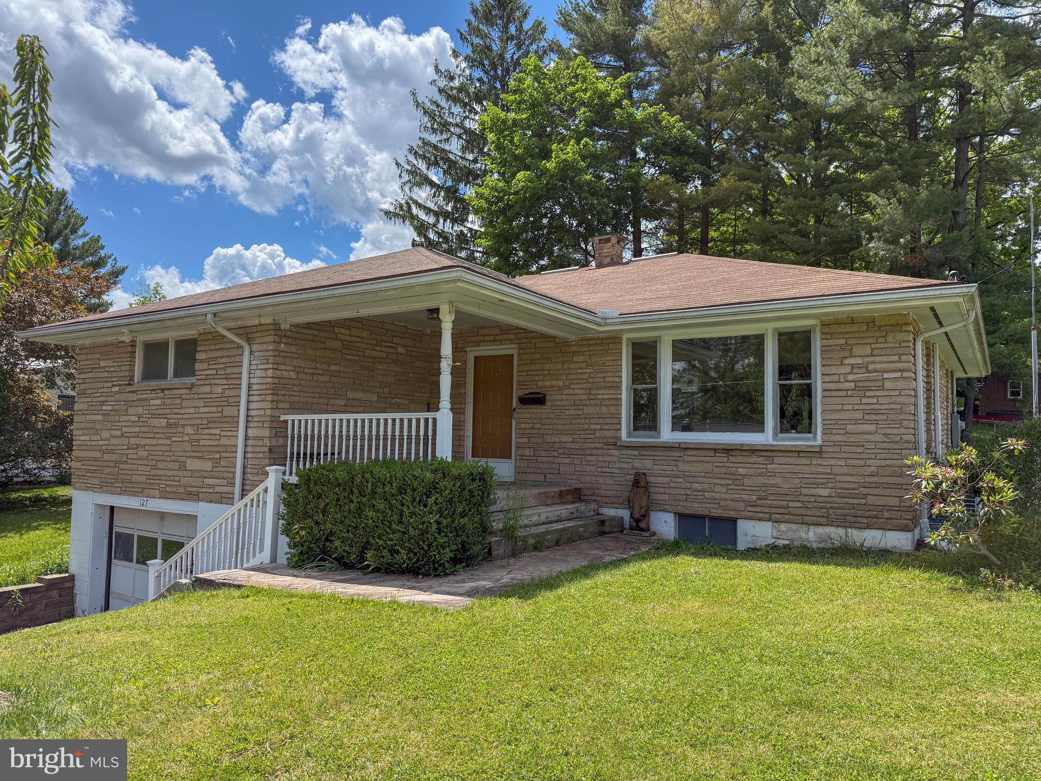 127 S OAKHALL DRIVE
