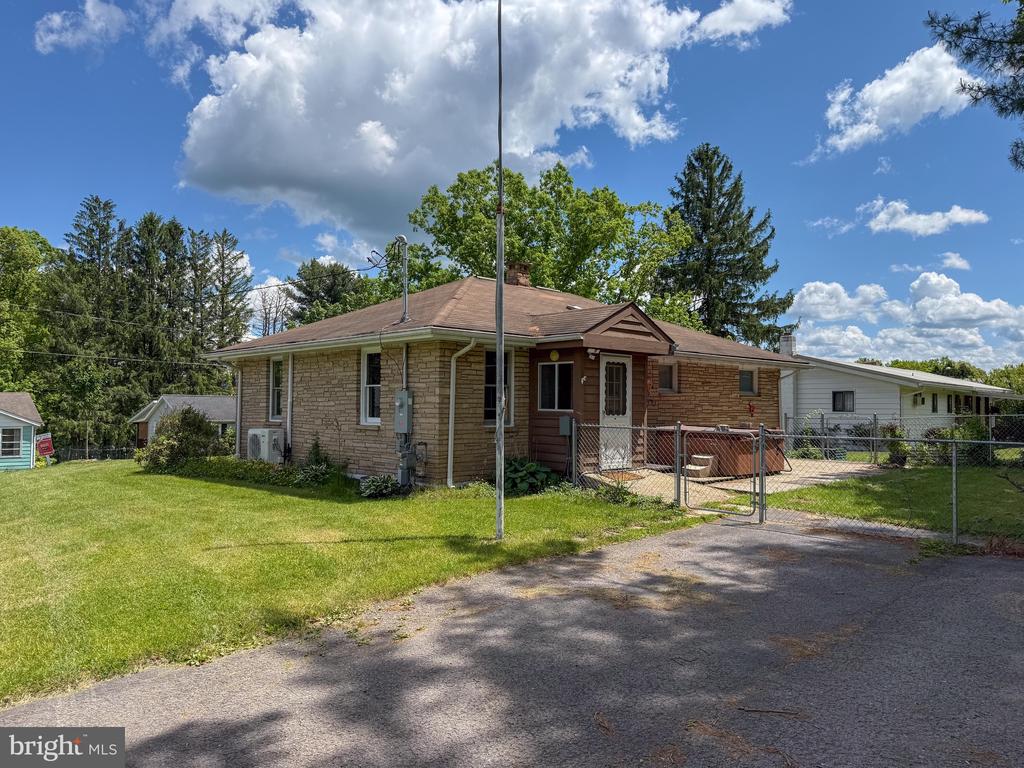 127 S OAKHALL DRIVE