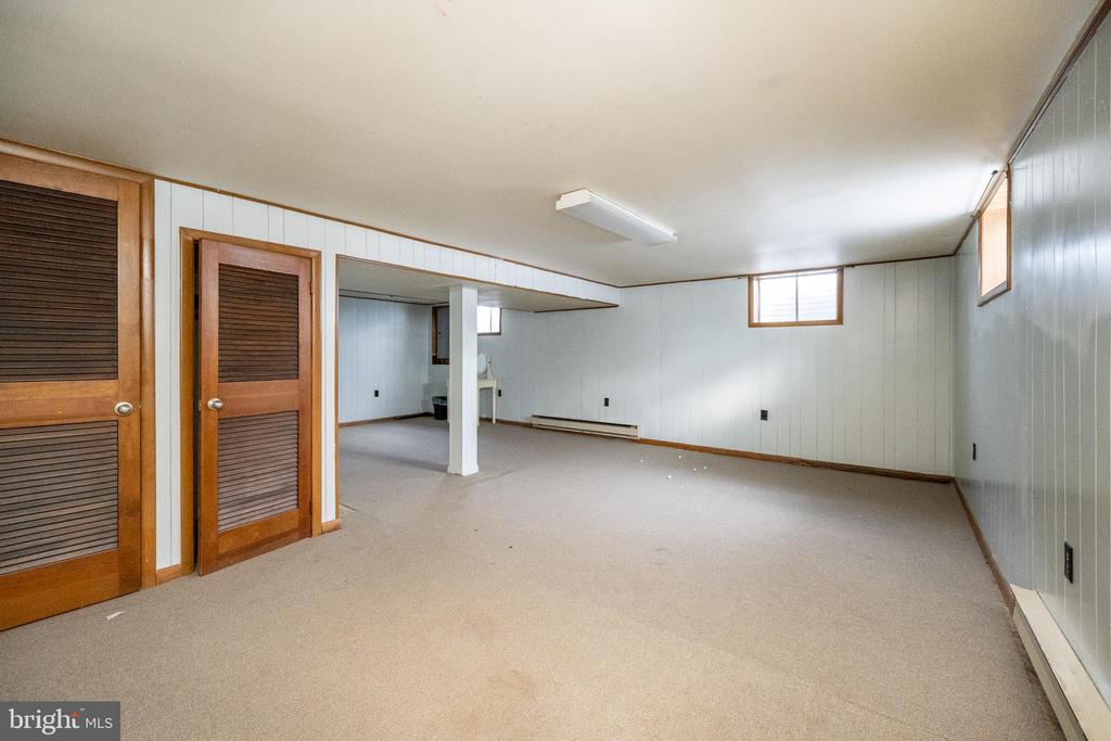 127 S OAKHALL DRIVE