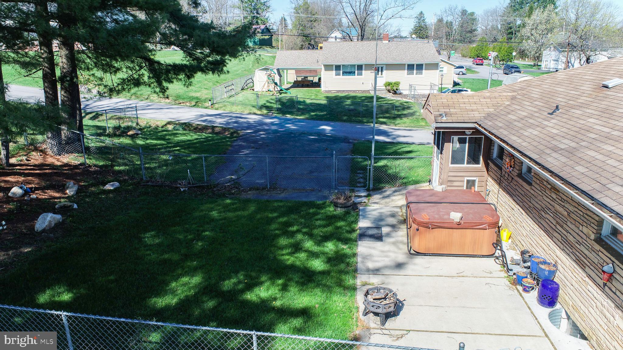 127 S OAKHALL DRIVE