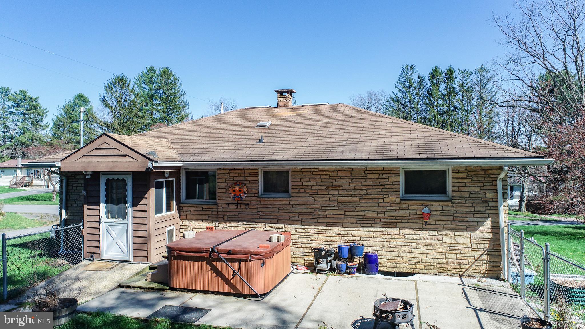 127 S OAKHALL DRIVE