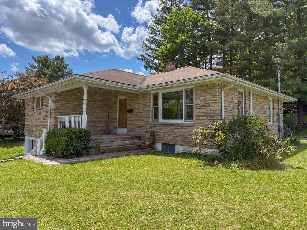 127 S OAKHALL DRIVE