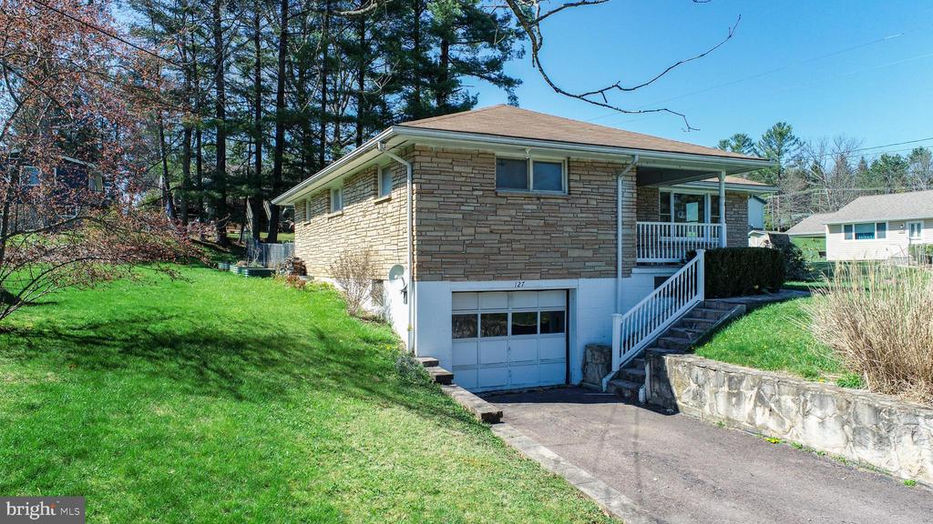 127 S OAKHALL DRIVE