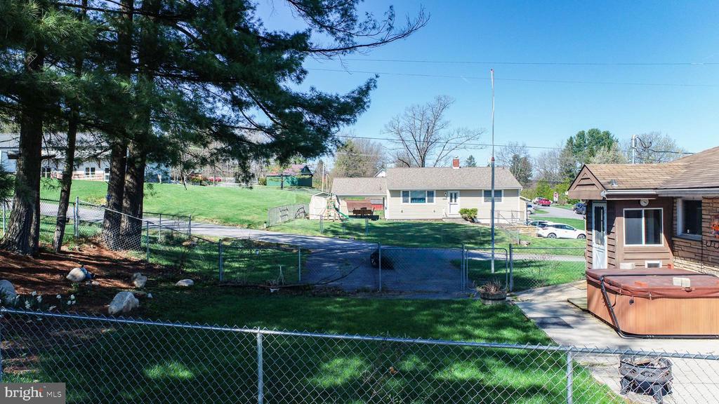 127 S OAKHALL DRIVE