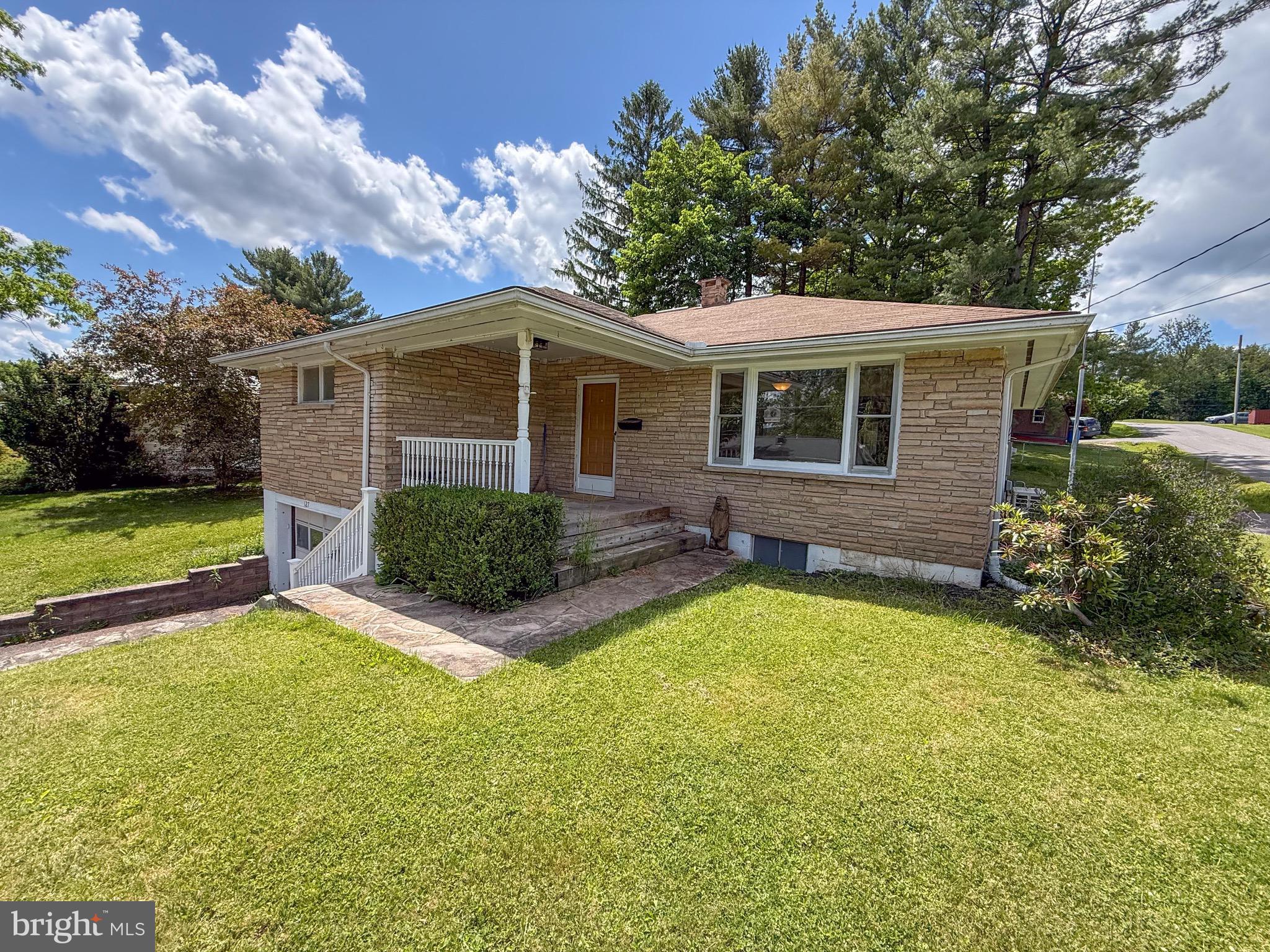 127 S OAKHALL DRIVE