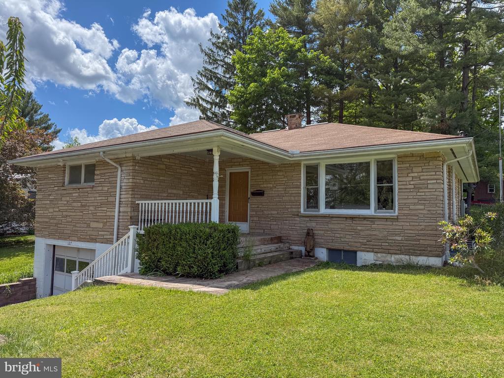 127 S OAKHALL DRIVE