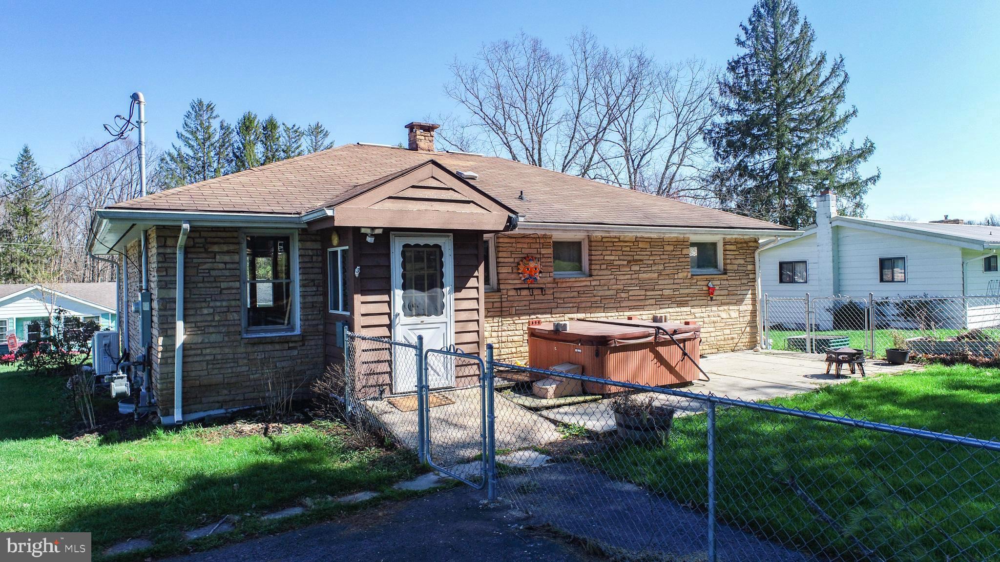 127 S OAKHALL DRIVE