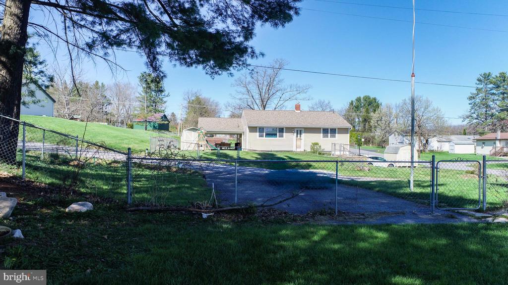 127 S OAKHALL DRIVE