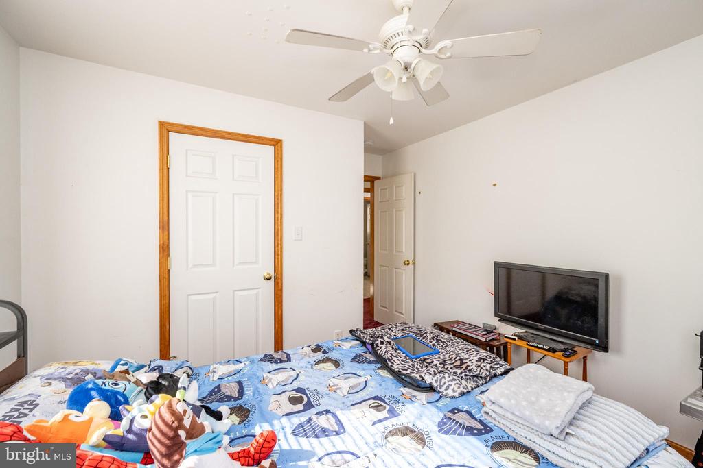 702 SUNSHINE DRIVE