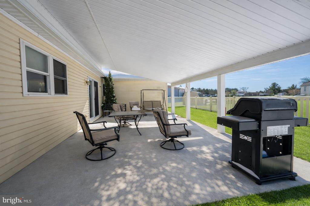 702 SUNSHINE DRIVE