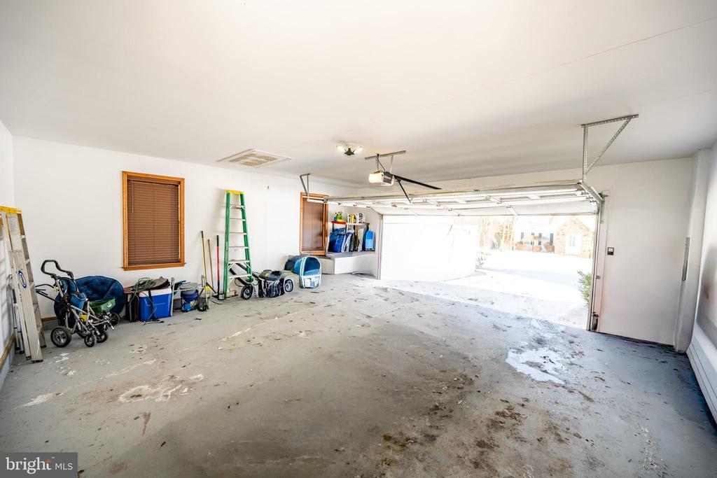 702 SUNSHINE DRIVE