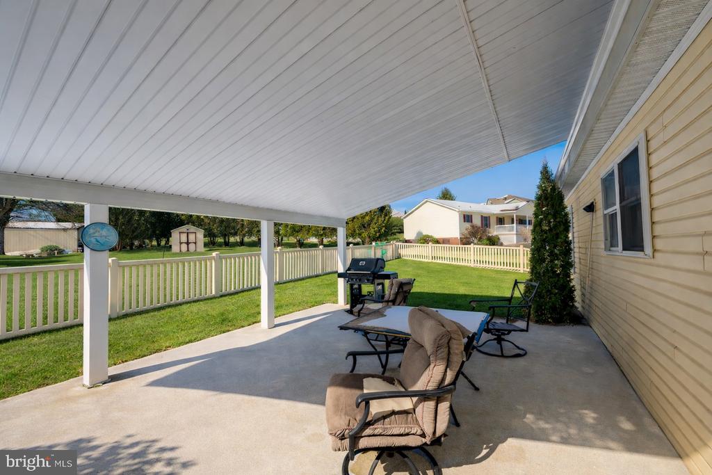 702 SUNSHINE DRIVE