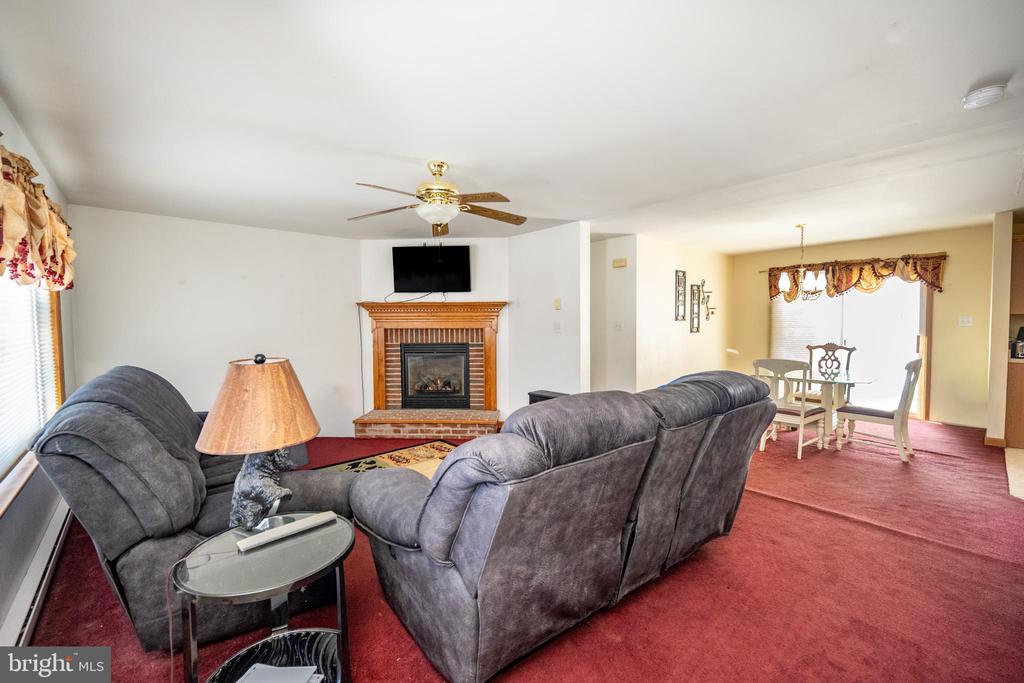 702 SUNSHINE DRIVE